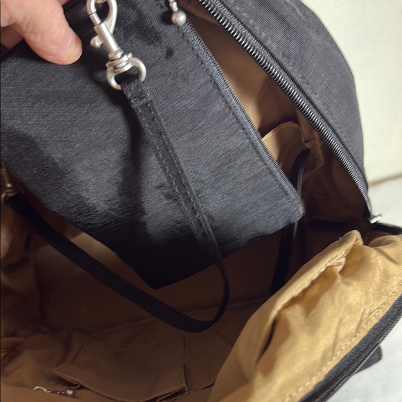 Baggallini Black Classic Travel Backpack Bag Pockets Zippers - Picture 8 of 15